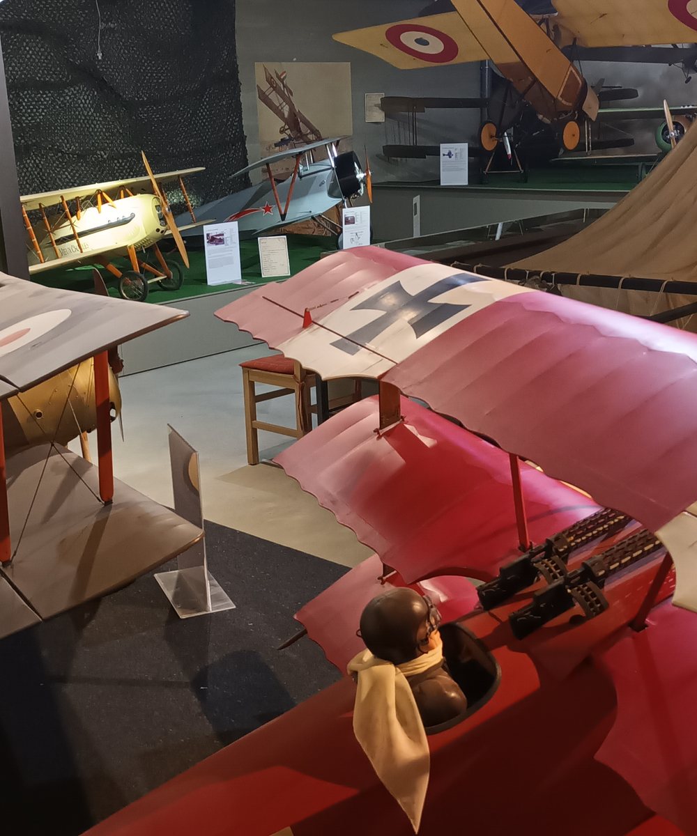 Overzicht van schaalmodellen in het luchtvaartmuseum Old Leghem